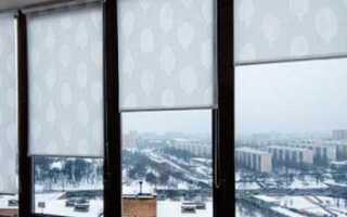 Как повесить рулонные шторы на пластиковые окна без сверления