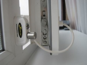 Ограничитель открывания с тросиком Jackloc.