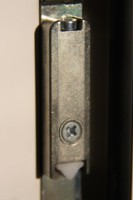 Язычок на защелки найти очень легко