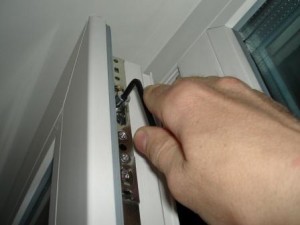Как выполняется регулировка пластиковых окон своими руками