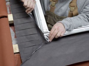 установить гидроизоляционные фартуки