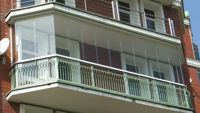 Характерные черты французского остекленения