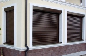 Окна Internova с роллетами