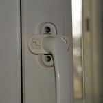 Устанавливают фиксатор ограничителя