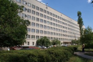 Остекление больничного корпуса окнами Exprof