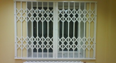 Раздвижные металлические решетки на окна