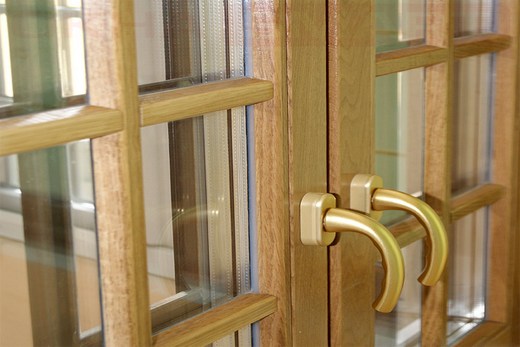 Окна с венецианской декоративной раскладкой