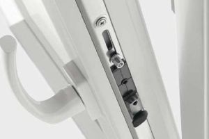 Пластиковое окно с поворотно-откидной фурнитурой