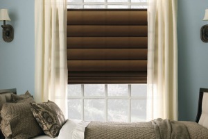 Тканевые жалюзи в спальне