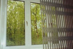 Фото раздвижных решеток на окна