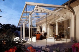 Раздвижные окна из алюминия на веранде