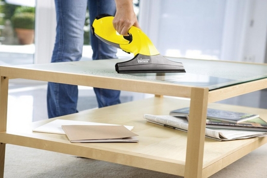 Стеклоочиститель Karcher в работе