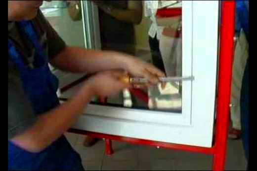 Сквозь высверленное отверстие открыть окно - это не самый лучший метод