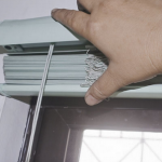 Установка верхнего карниза горизонтальных жалюзи