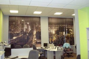 Жалюзи в вечернем стиле в офисе