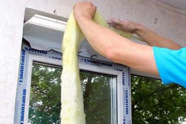 Утепление откосов окна из пластика