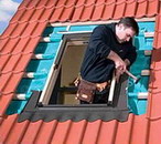 Монтаж мансардного окна Рото