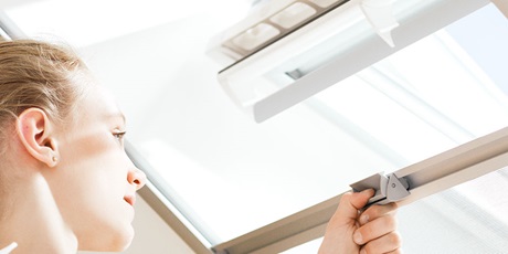 Москитные сетки на мансардные окна