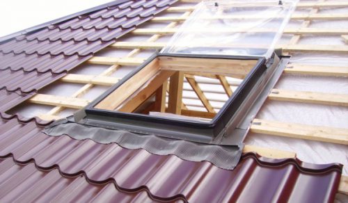 Как установить мансардное окно в готовую кровлю