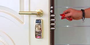 Электромеханический замок для алюминиевых дверей