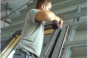 Монтажные работы по установке окна Velux