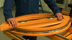 Арочное окно с фурнитурой Зигения