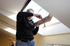 Ремонт мансардного окна с заменой уплотнителя