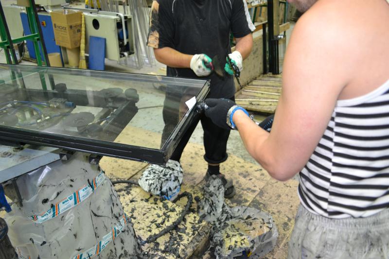 Сборка стеклопакетов вручную