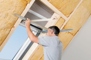 Так производится установка откосов к окнам Velux