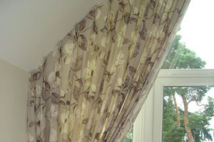 Штора на вертикальное мансардное окно