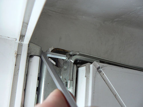 Балконная дверь не закрывается