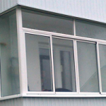 недорогое остекление балкона