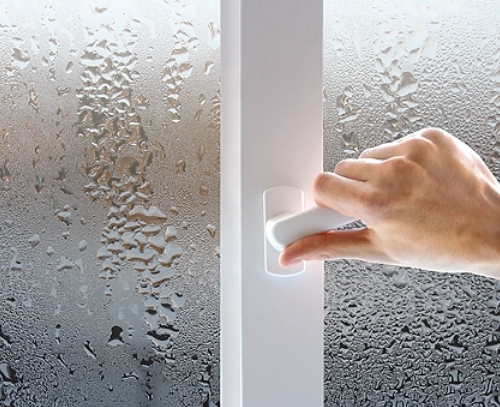 Пластиковое окно потеет внутри